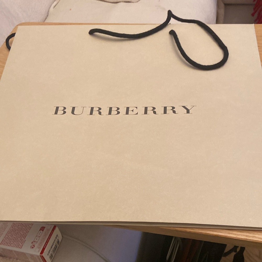 New Burberry paper gift bag new 12,5x14,5x4